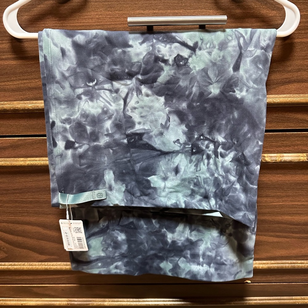 NWT Lululemon Customizable Snap Scarf